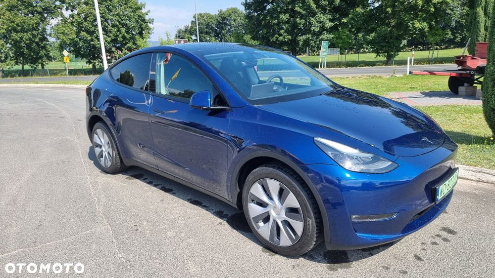 Tesla Model Y - 1