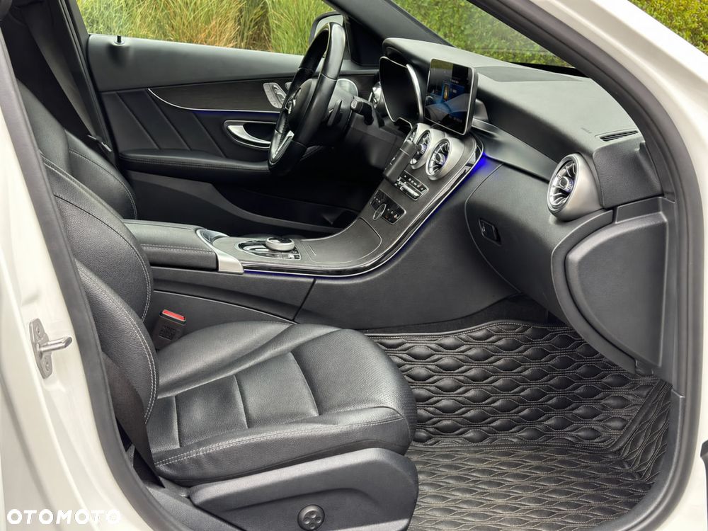 Mercedes-Benz Klasa C 200 4Matic 9G-TRONIC AMG Line - 11
