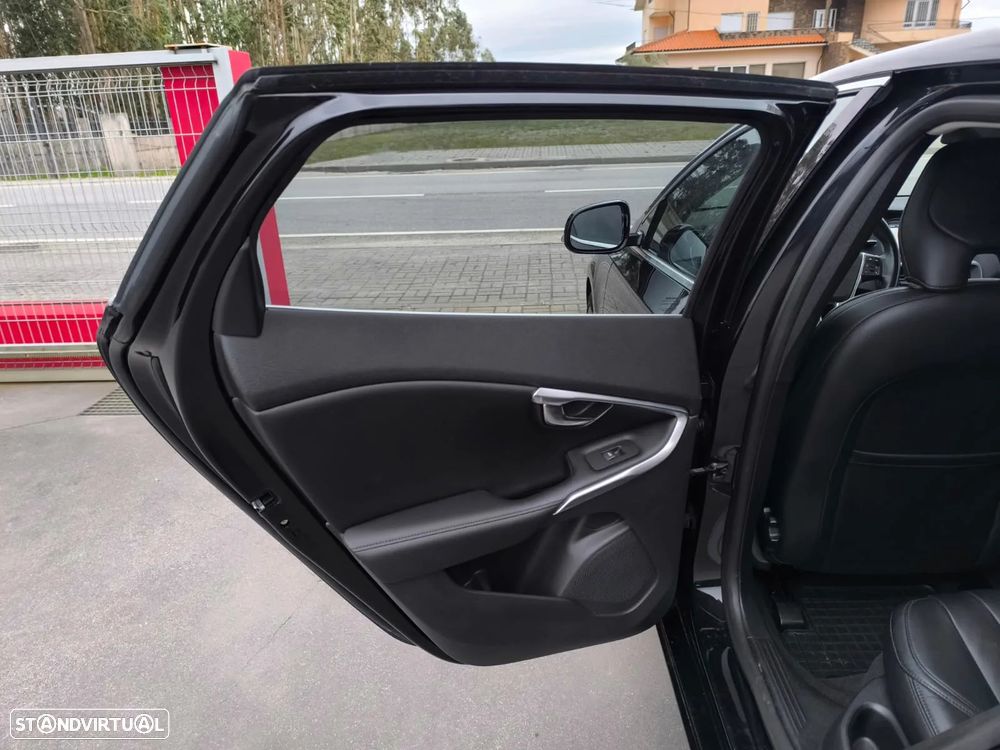 Volvo V40 D2 Momentum - 26