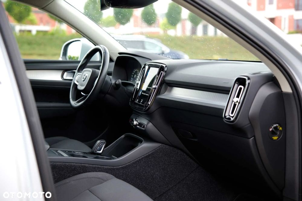 Volvo XC 40 B4 B AWD DKG Momentum Pro - 33