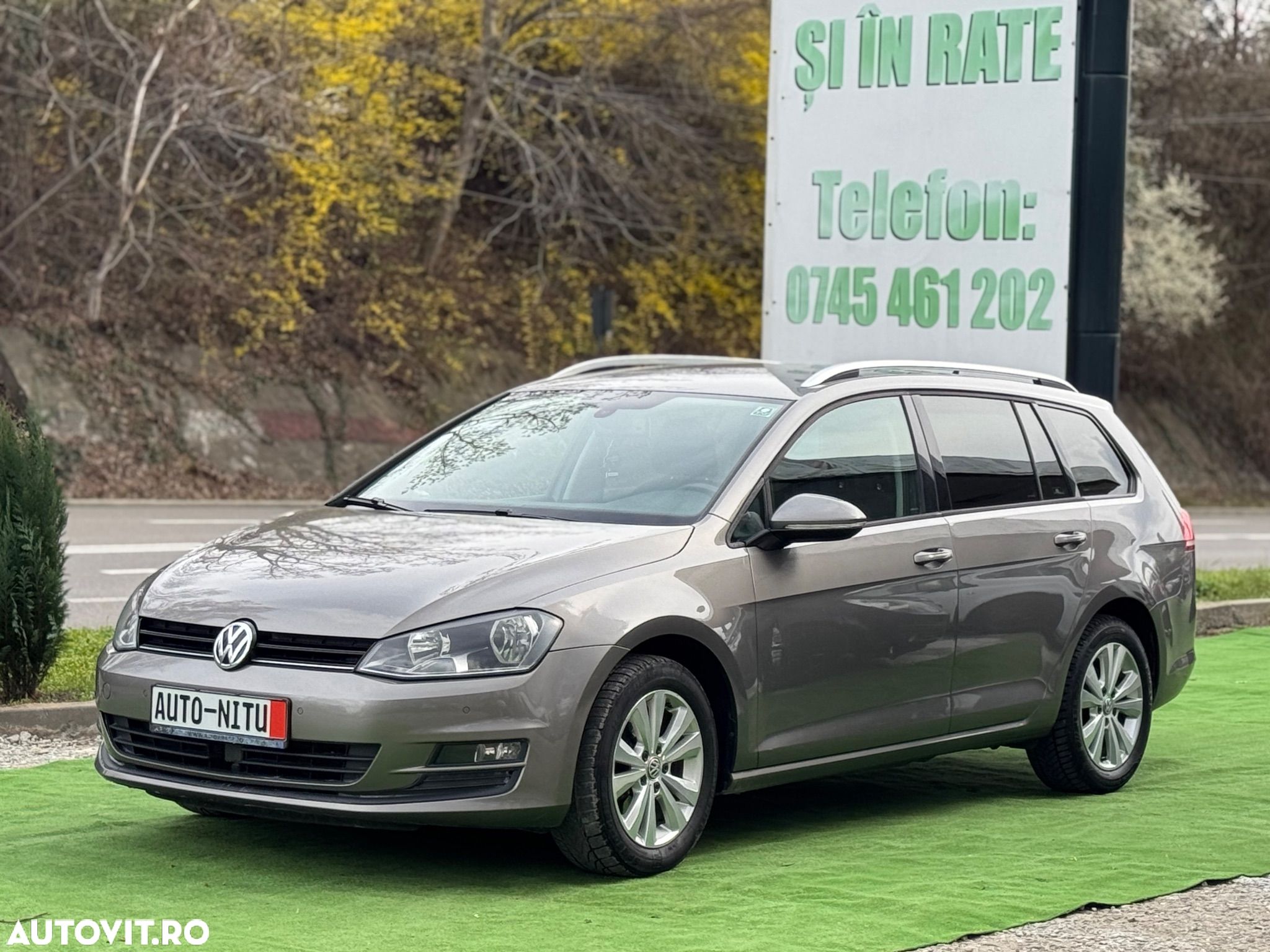 Volkswagen Golf - 1