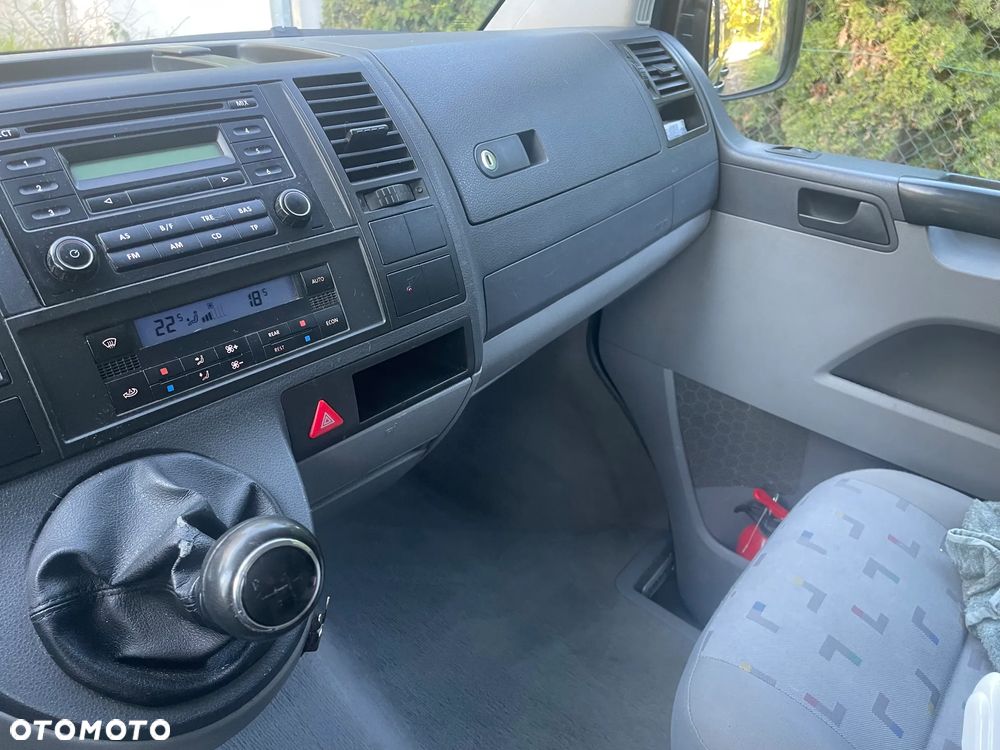 Volkswagen Caravelle - 22