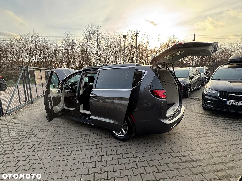 Chrysler Pacifica - 18