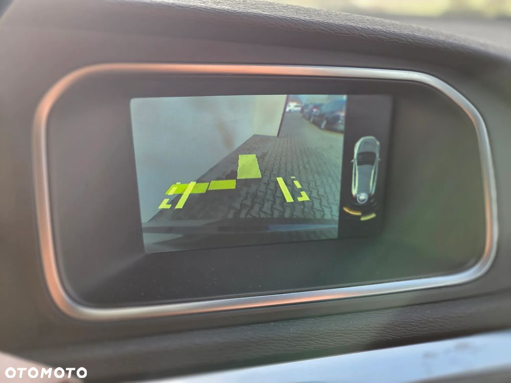 Volvo V40 Cross Country - 11