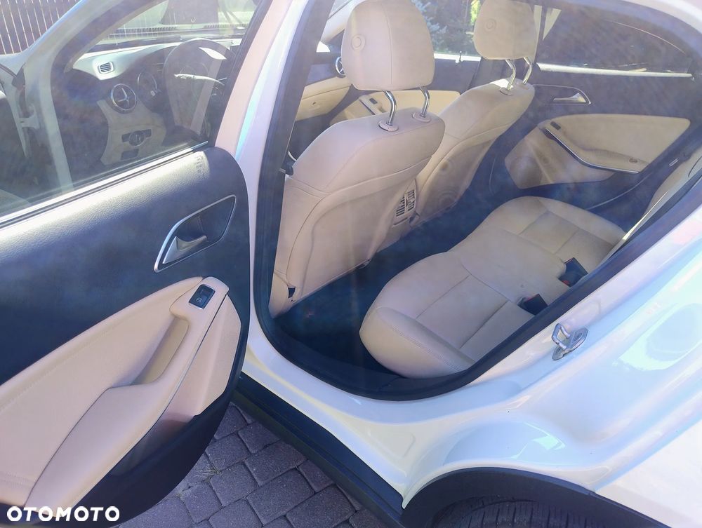 Mercedes-Benz GLA - 12