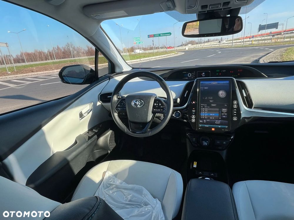 Toyota Prius Hybrid Executive - 19