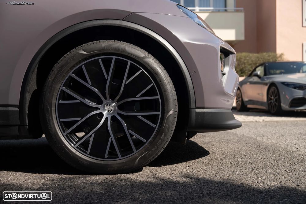 Porsche Macan Electric 4 - 13