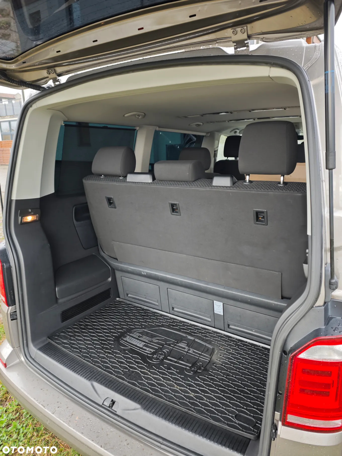 Volkswagen Multivan - 23