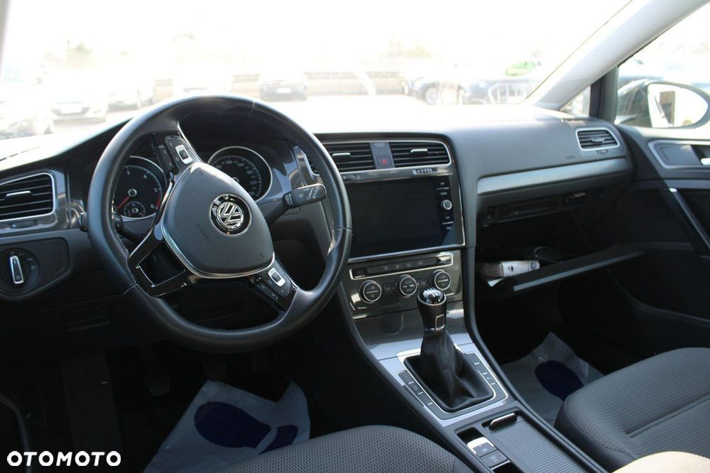 Volkswagen Golf - 15