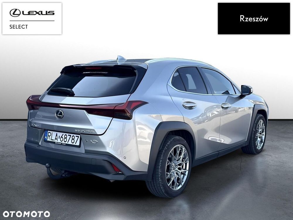 Lexus UX - 5