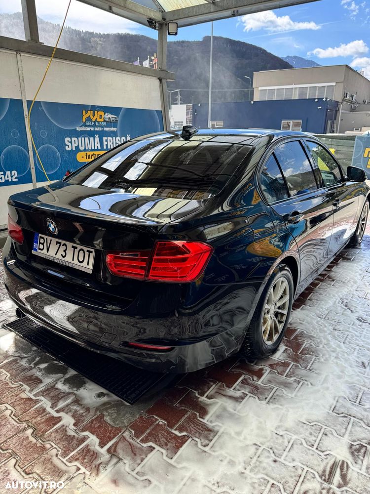 BMW Seria 3 320i Aut. - 7