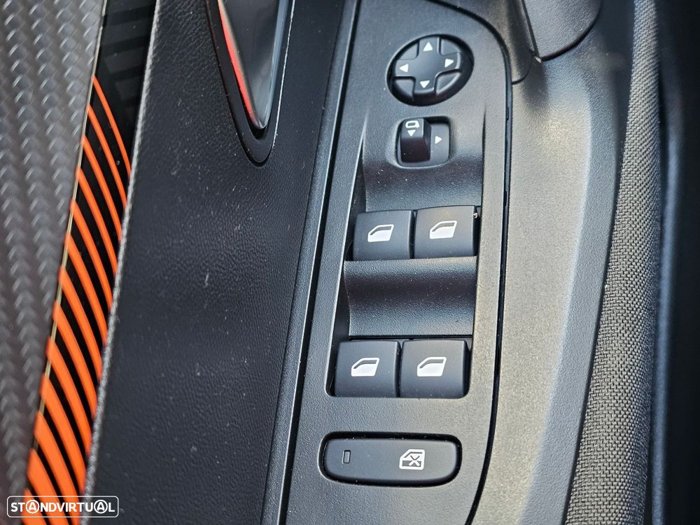 Peugeot 2008 1.2 PureTech Active Pack - 29