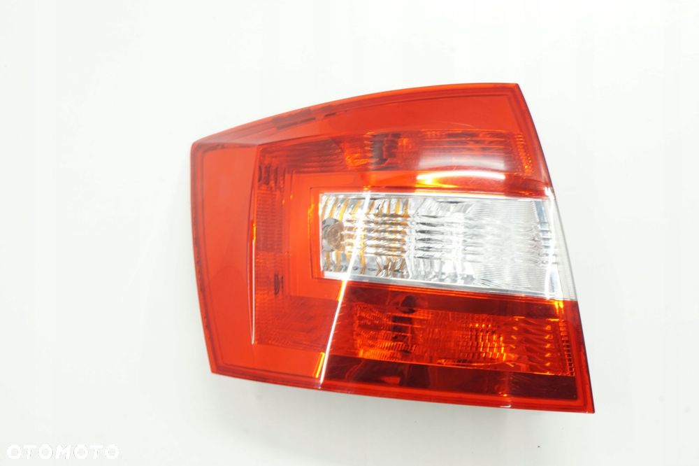 SKODA RAPID 13R SPACEBACK LAMPA LEWY TYŁ TYLNA 5JJ945095 - 1