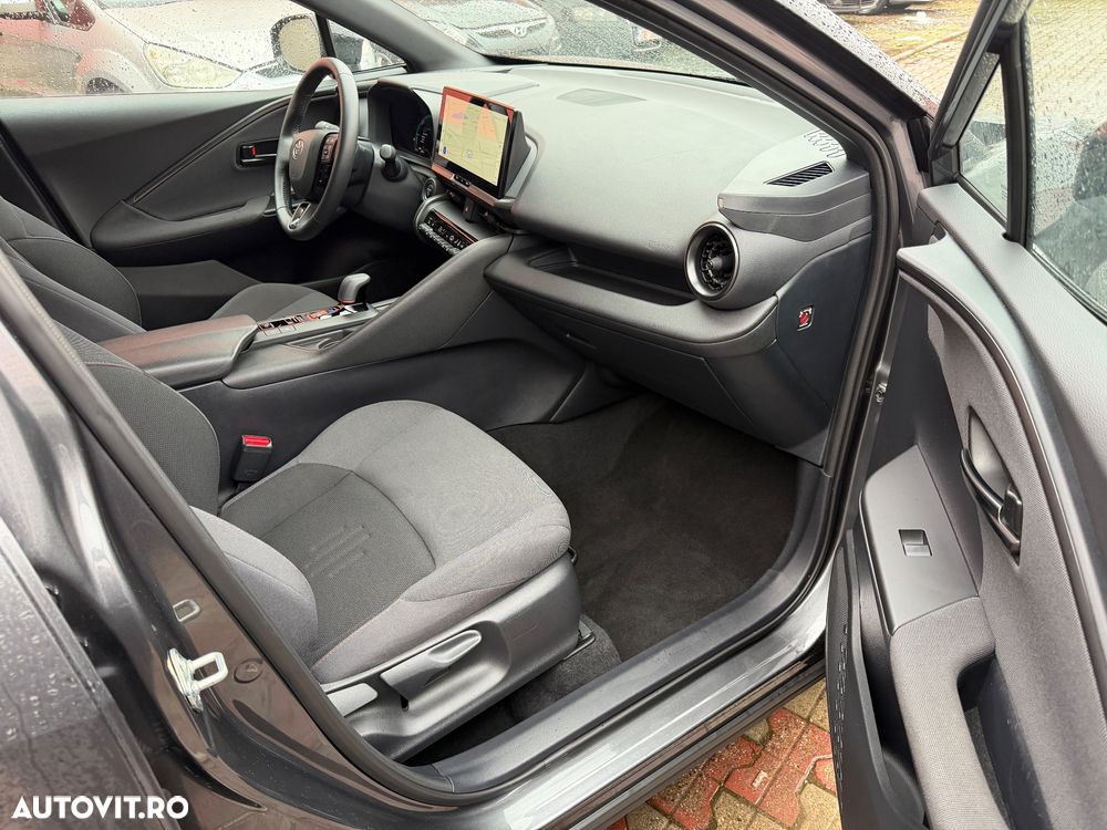 Toyota C-HR 1.8 Hybrid Team Deutschland - 38