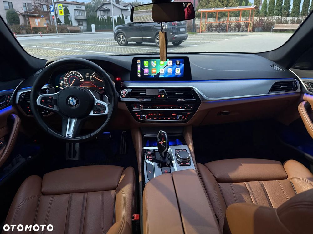 BMW Seria 5 520d M Sport - 9