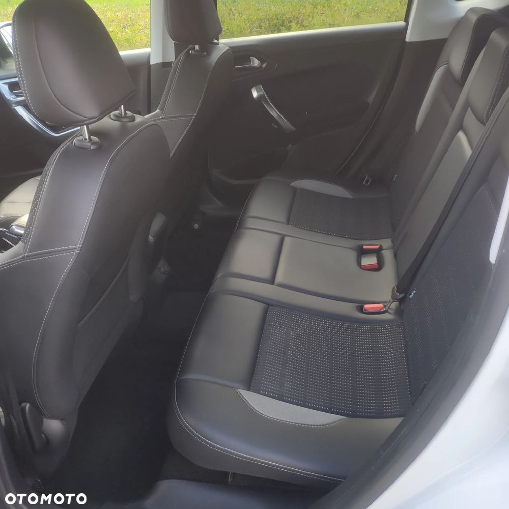 Peugeot 2008 1.2 Pure Tech Allure S&S EAT6 - 18