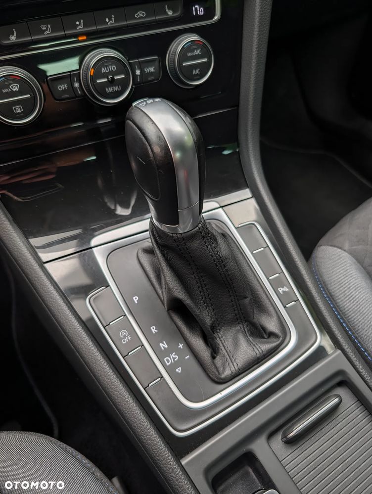 Volkswagen Golf - 30
