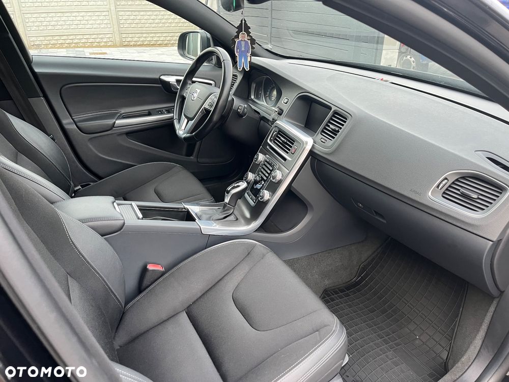 Volvo V60 D4 Geartronic Momentum - 16