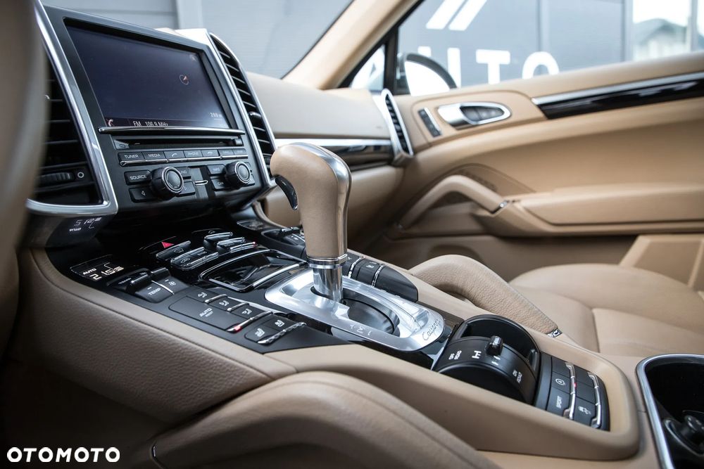 Porsche Cayenne - 25
