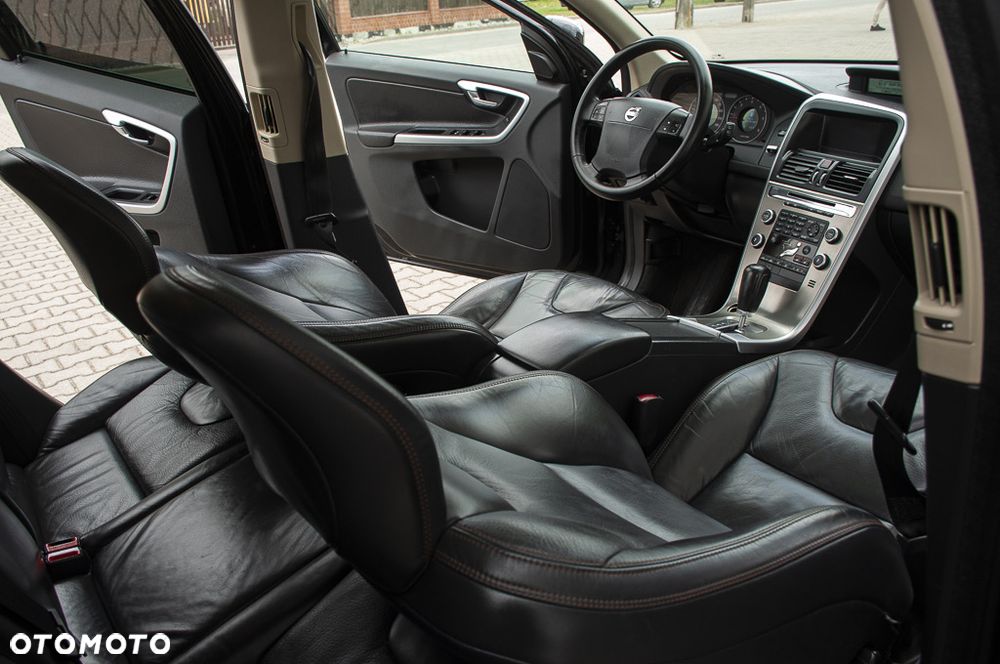 Volvo XC 60 D5 AWD Momentum - 27