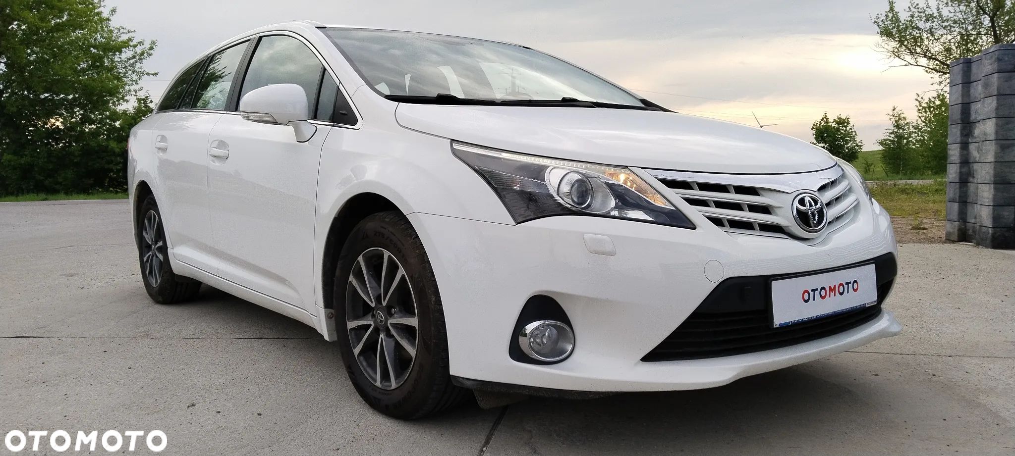 Toyota Avensis Combi 2.0 D-4D Edition - 1