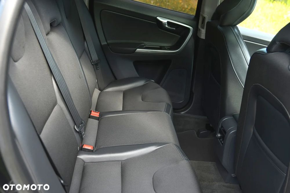 Volvo XC 60 D4 Momentum - 22