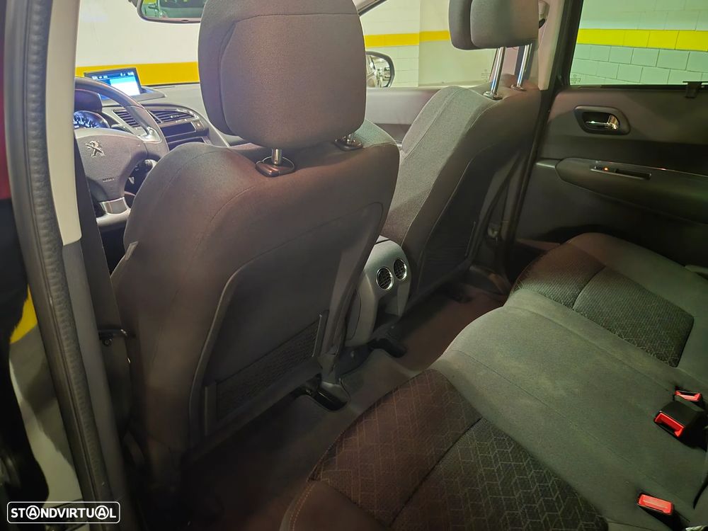 Peugeot 3008 1.6 e-HDi Style 2-Tronic - 28