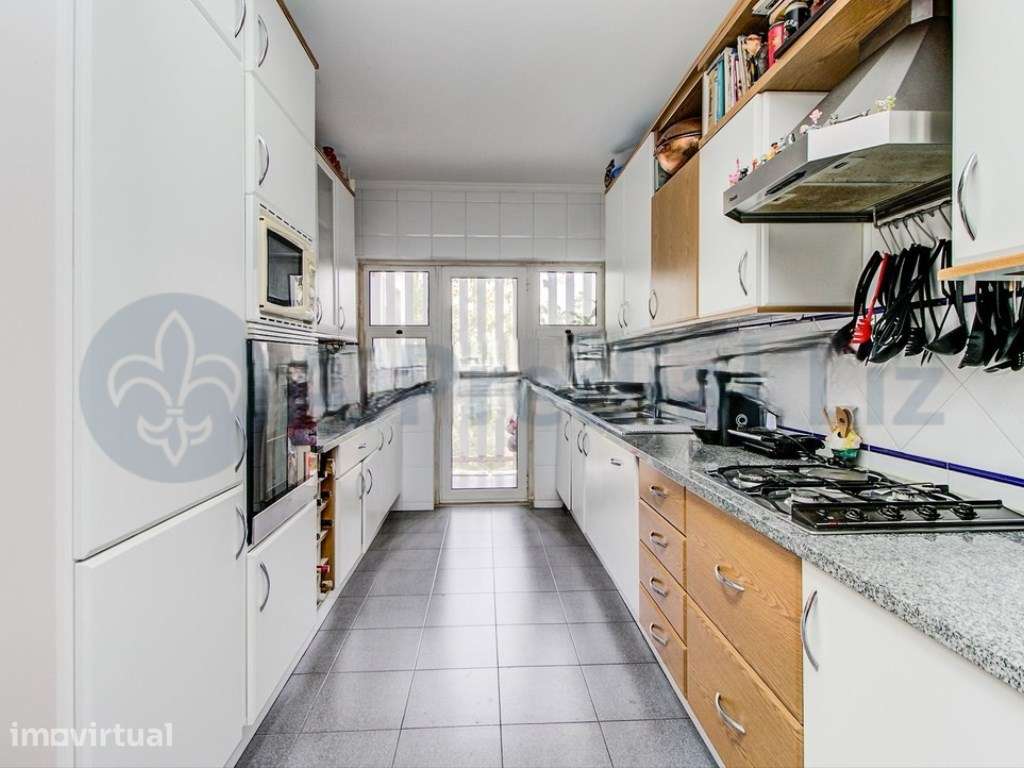 APARTAMENTO T3 MODERNO com GRANDE VARANDA e GARAGEM - Grande imagem: 2/13