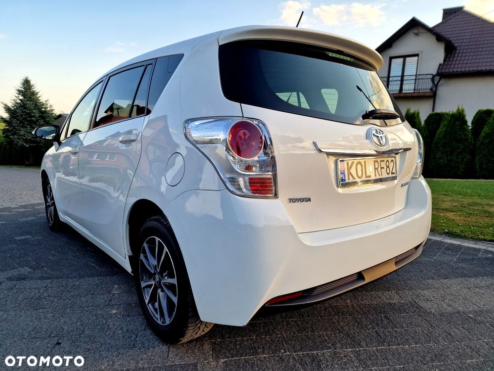 Toyota Verso 1.6 Premium - 10