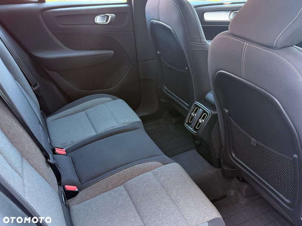 Volvo XC 40 B3 Plus Dark - 25