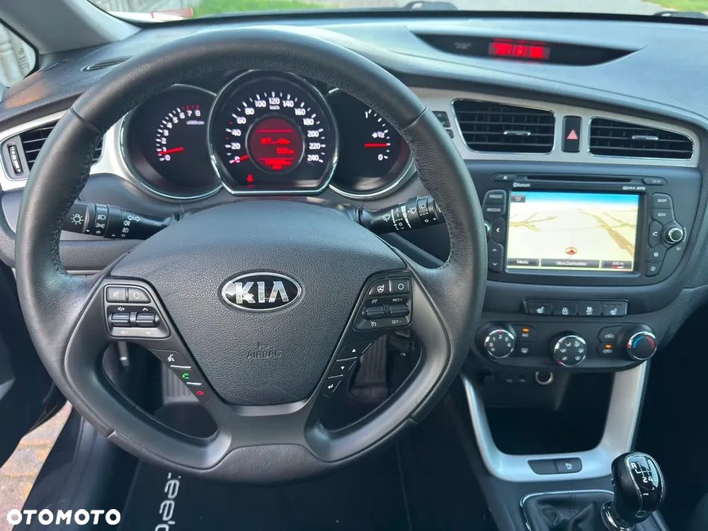 Kia Ceed 1.4 CVVT Fifa World Cup Edition - 13