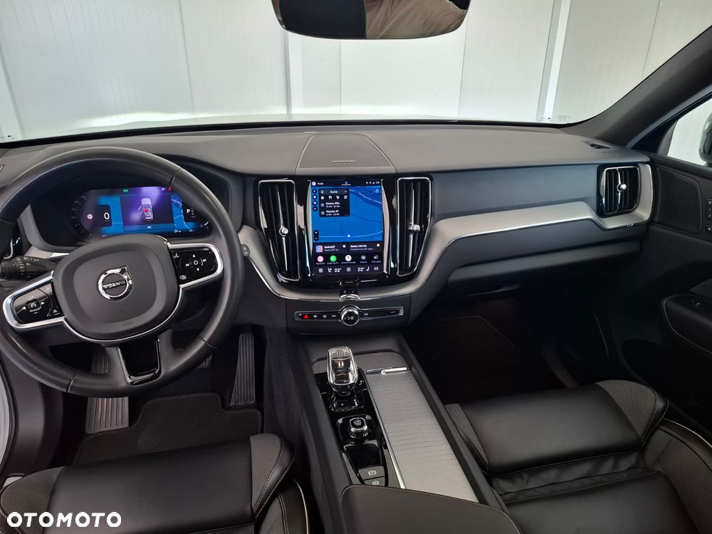 Volvo XC 60 B4 D AWD Plus Dark - 11