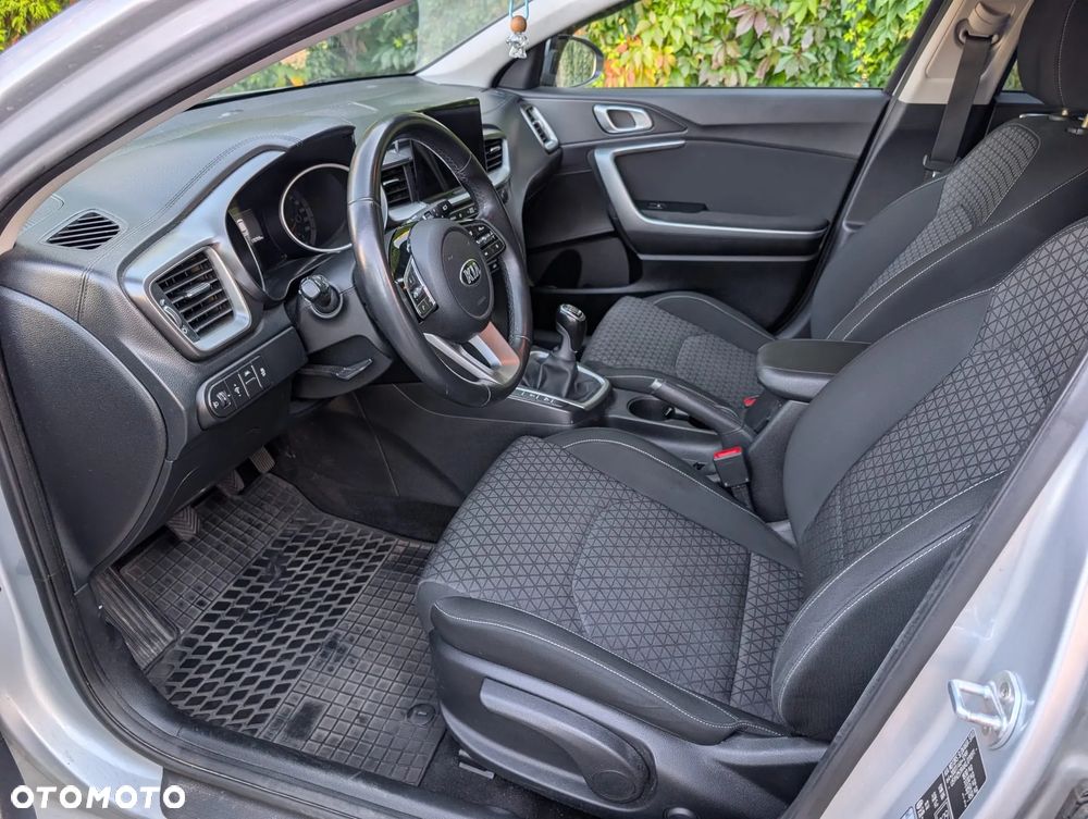 Kia Ceed - 8