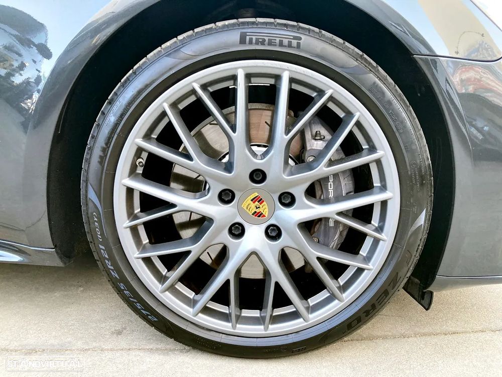 Porsche Panamera 4 E-Hybrid - 45