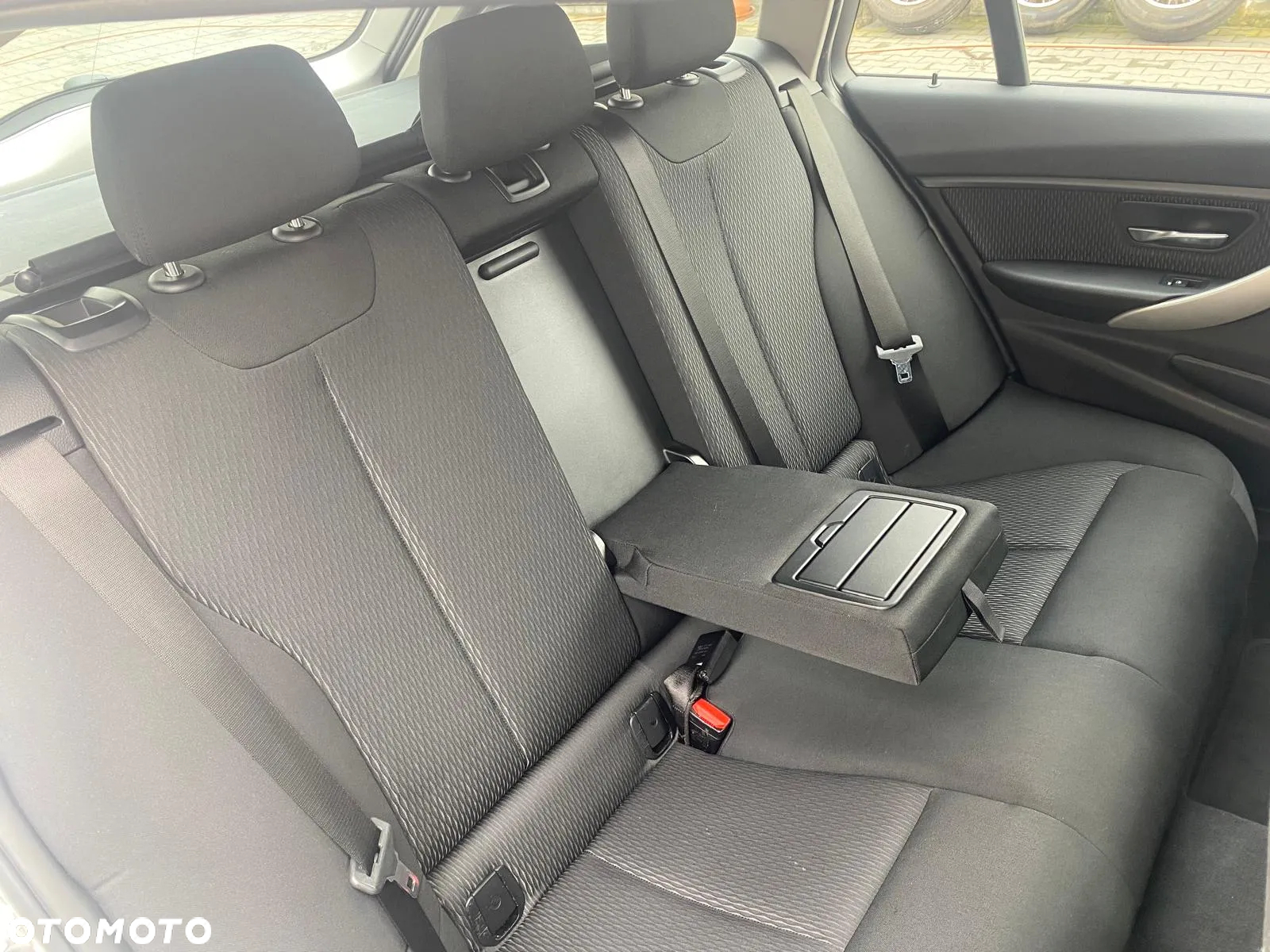 BMW Seria 3 320d Luxury Line - 28