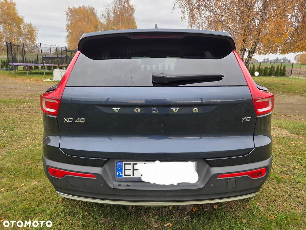 Volvo XC 40 T5 AWD Momentum - 4