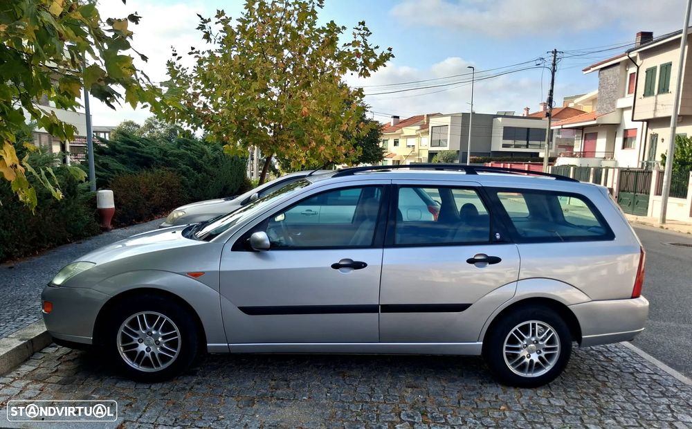 Ford Focus SW 1.6 Ghia - 16
