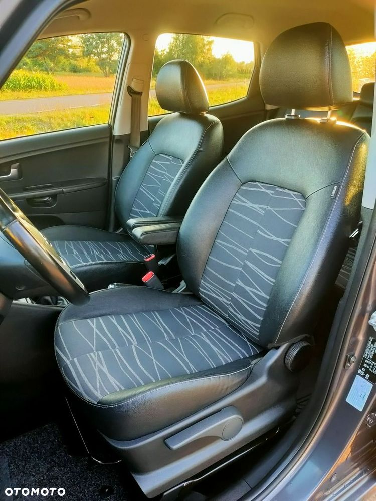 Kia Venga - 11