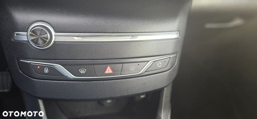 Peugeot 308 BlueHDi 130 EAT8 Allure - 20