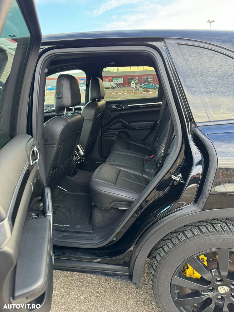 Porsche Cayenne Platinum Edition - 9