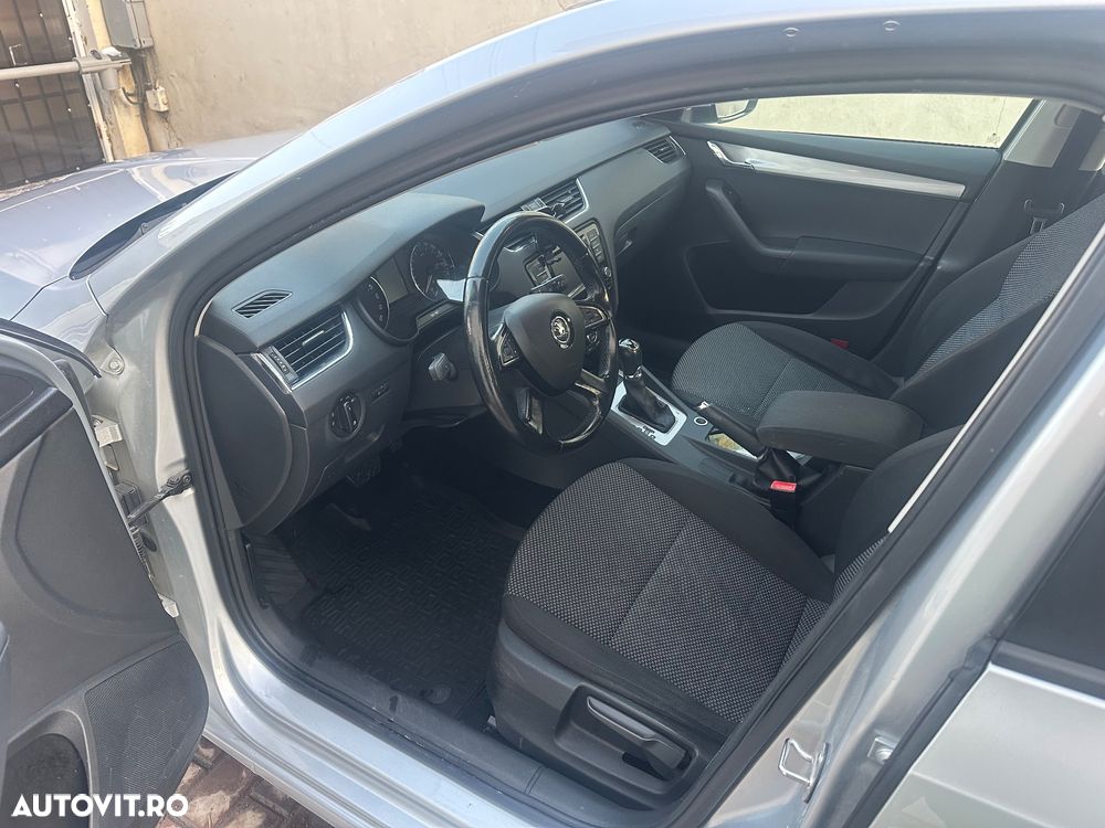 Skoda Octavia 1.6 TDI AMBITION DSG - 6