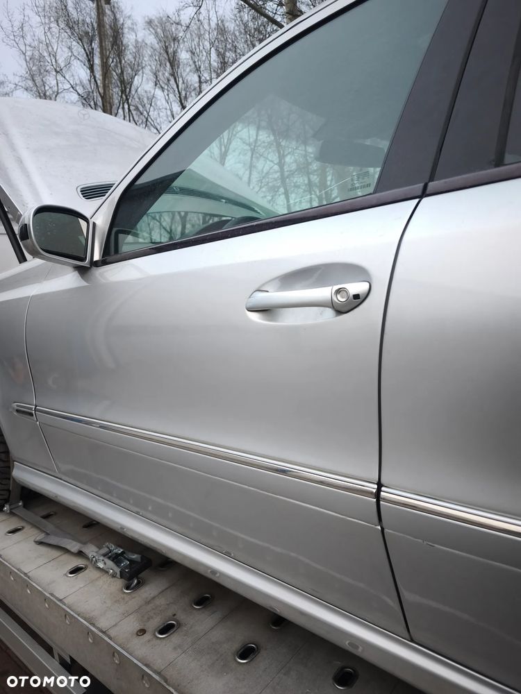 Drzwi lewy lewe tył Mercedes w211 srebrne c775 - 3