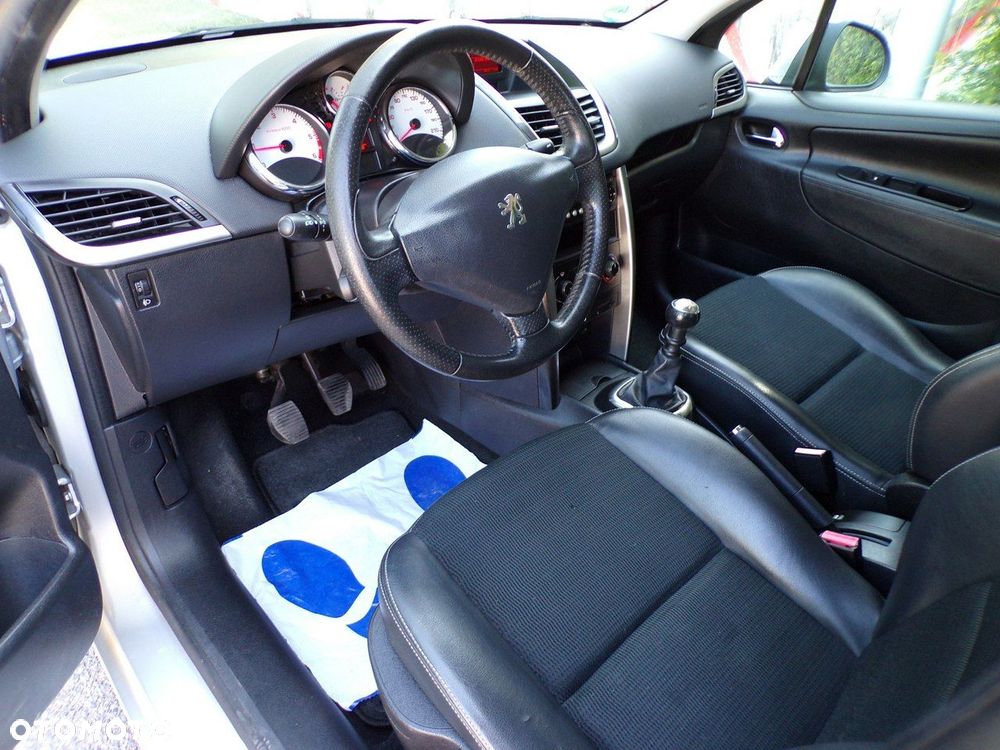 Peugeot 207 - 18
