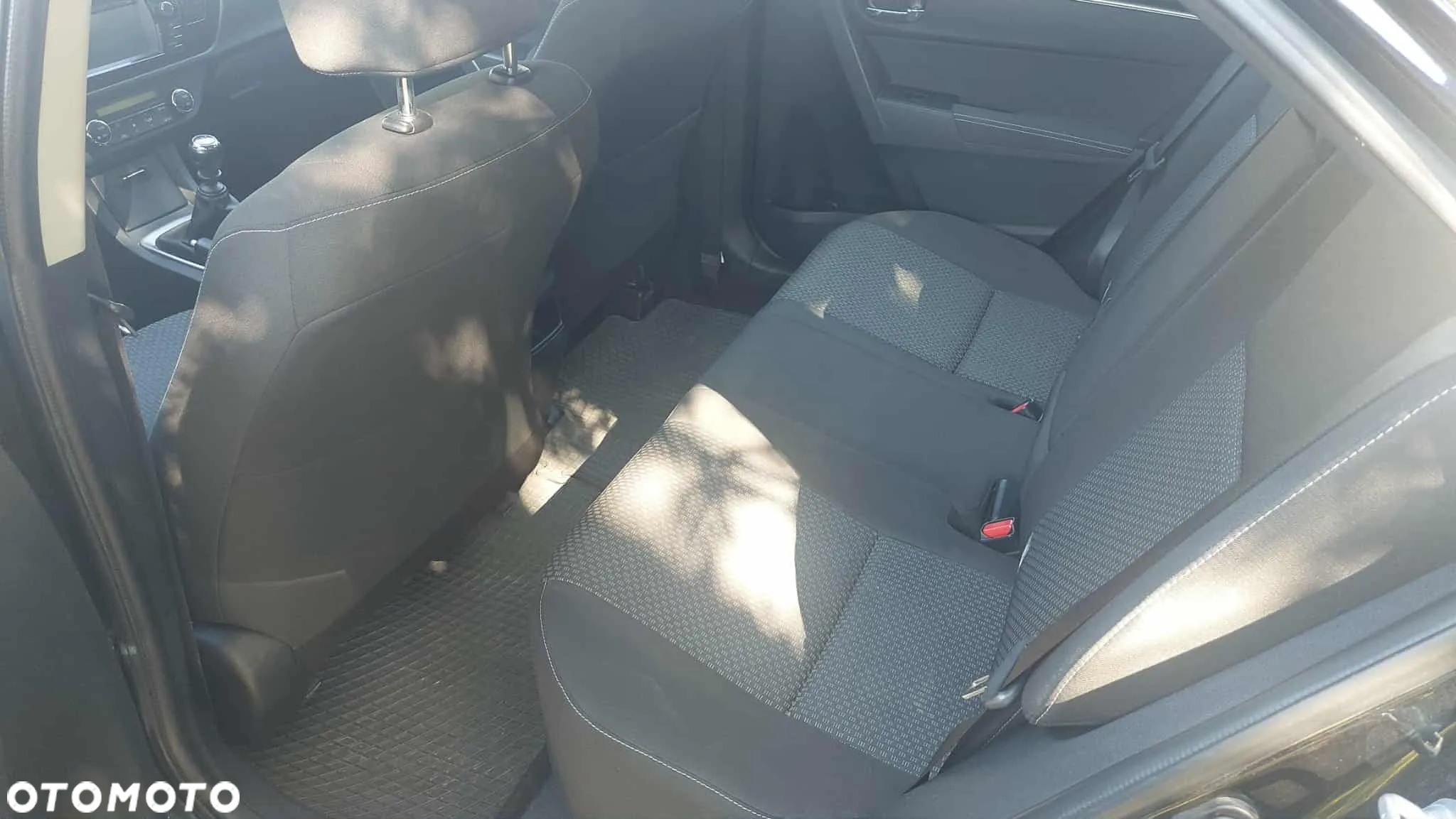 Toyota Corolla 1.6 Premium - 9