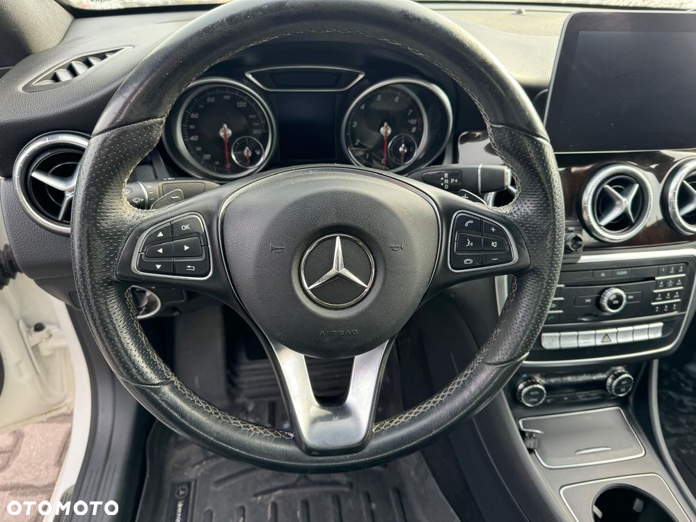 Mercedes-Benz CLA 250 7G-DCT - 12