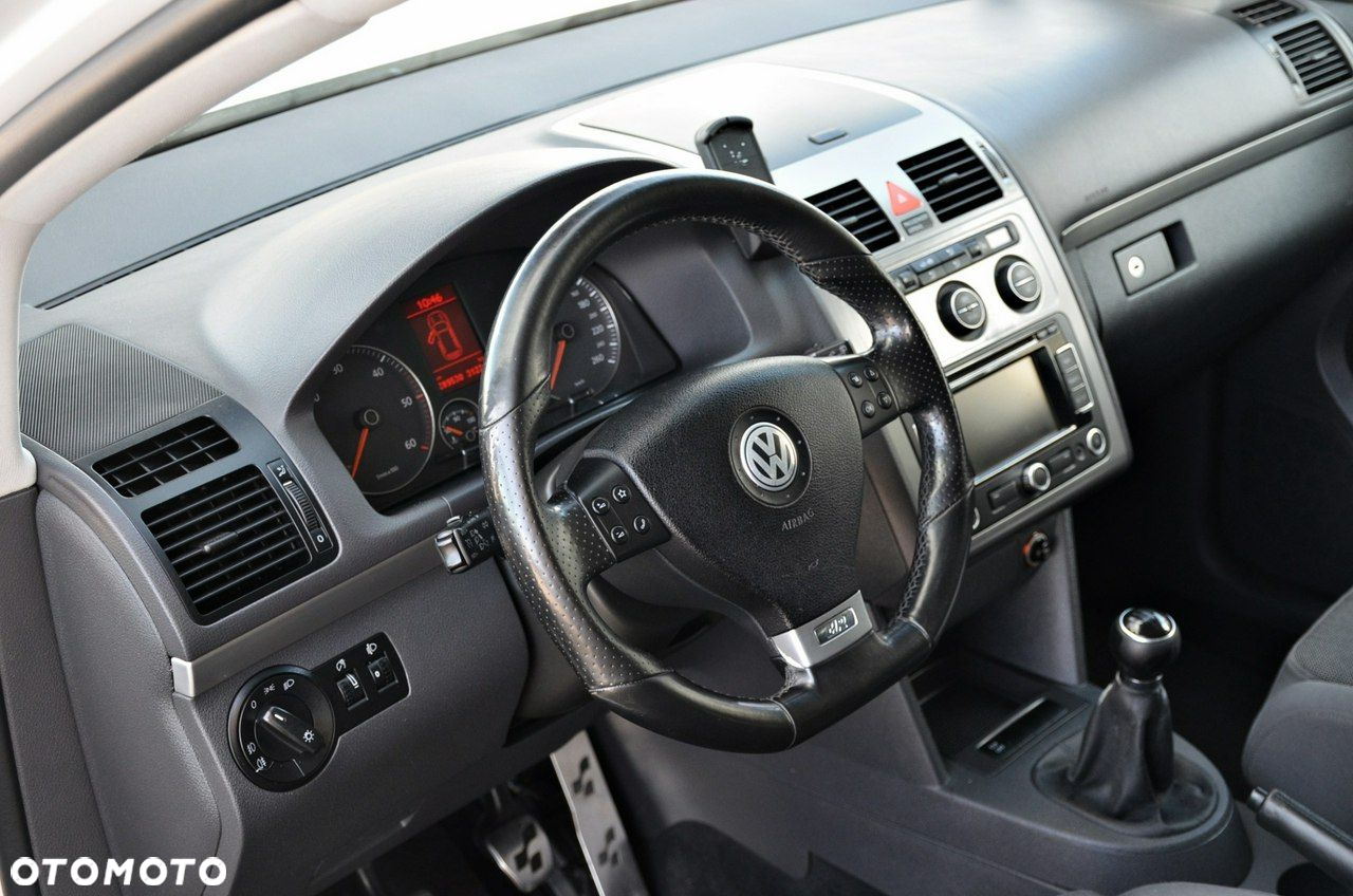 Volkswagen Touran - 14