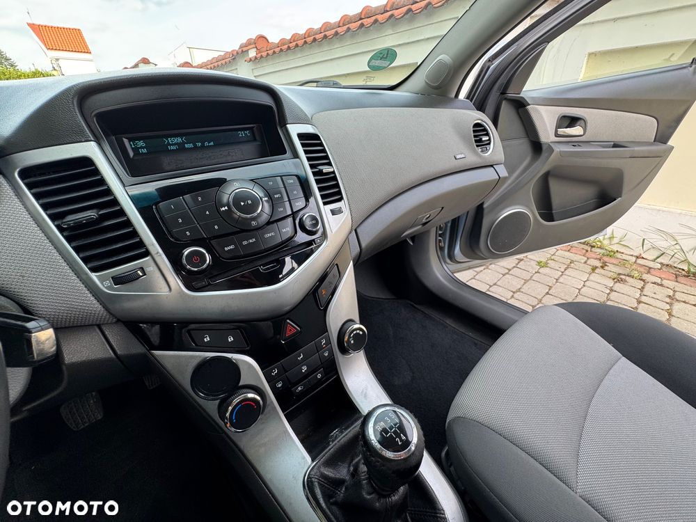 Chevrolet Cruze - 34