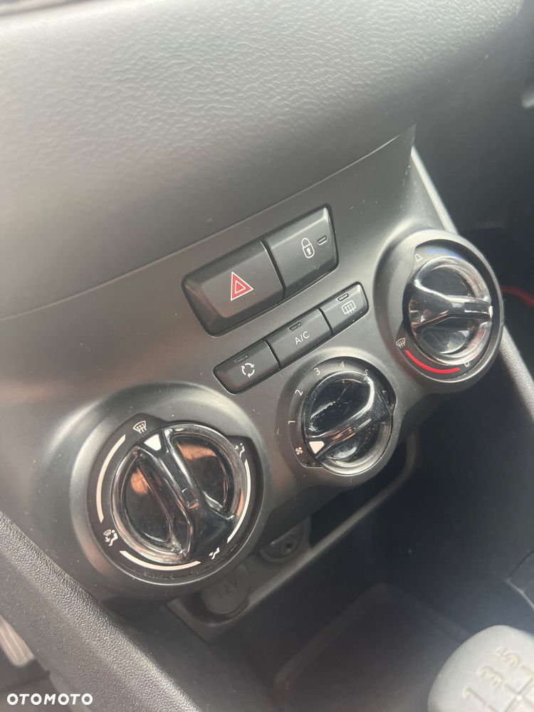 Peugeot 208 - 12