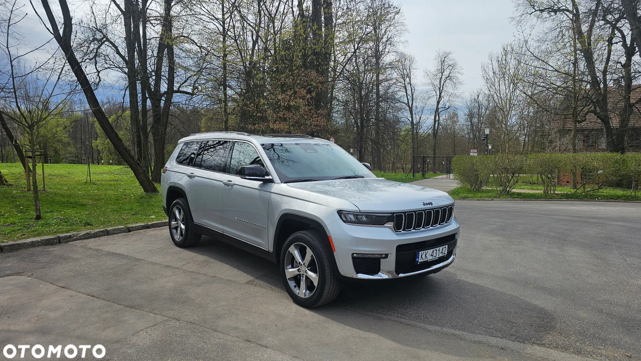 Jeep Grand Cherokee - 12
