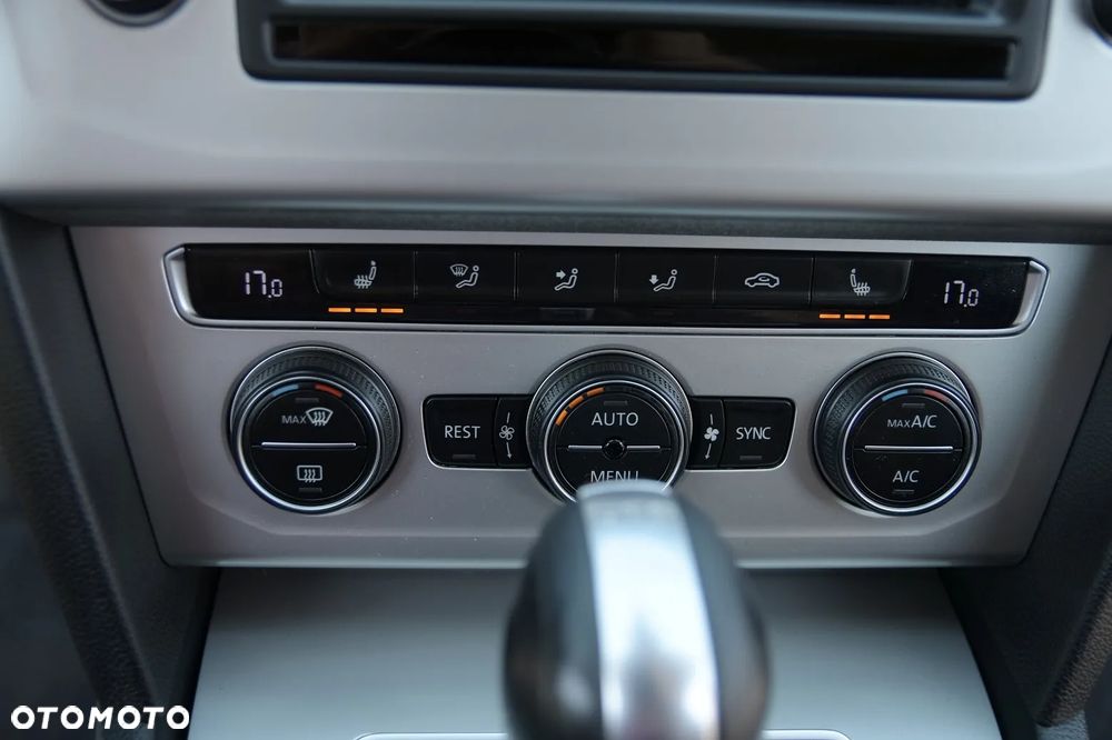 Volkswagen Passat - 32